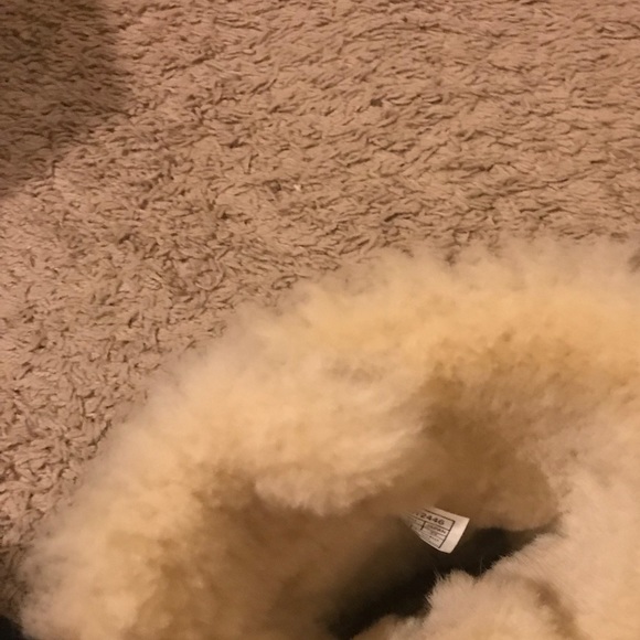 SOLD - New with tags, size 6 Ugg Boots - Picture 6 of 6